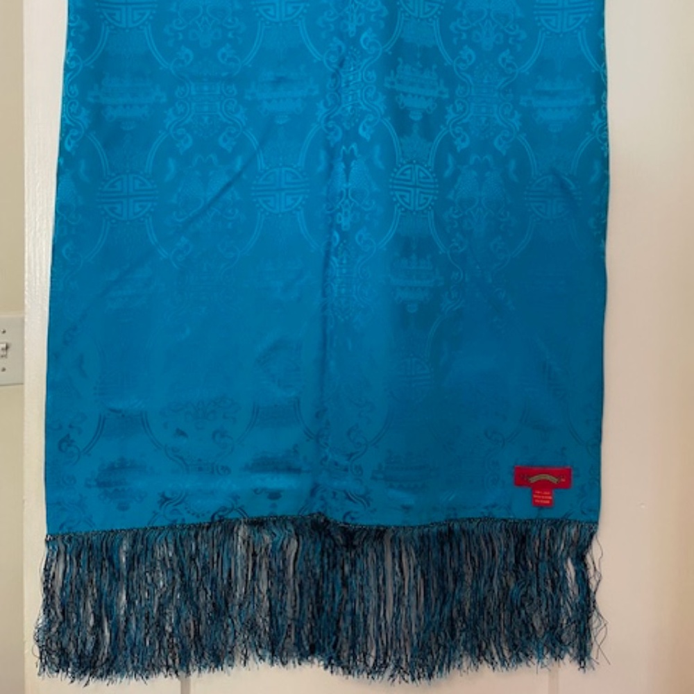 Shanghai Tang Large Luxurious Reversible Silk Wrap - image 2